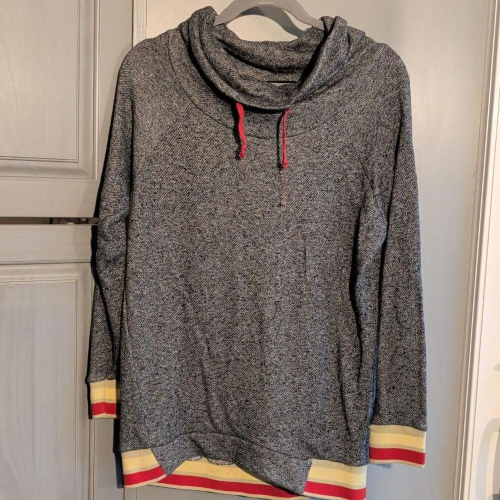 Derek-heart Women's Grey and Yellow Jumper